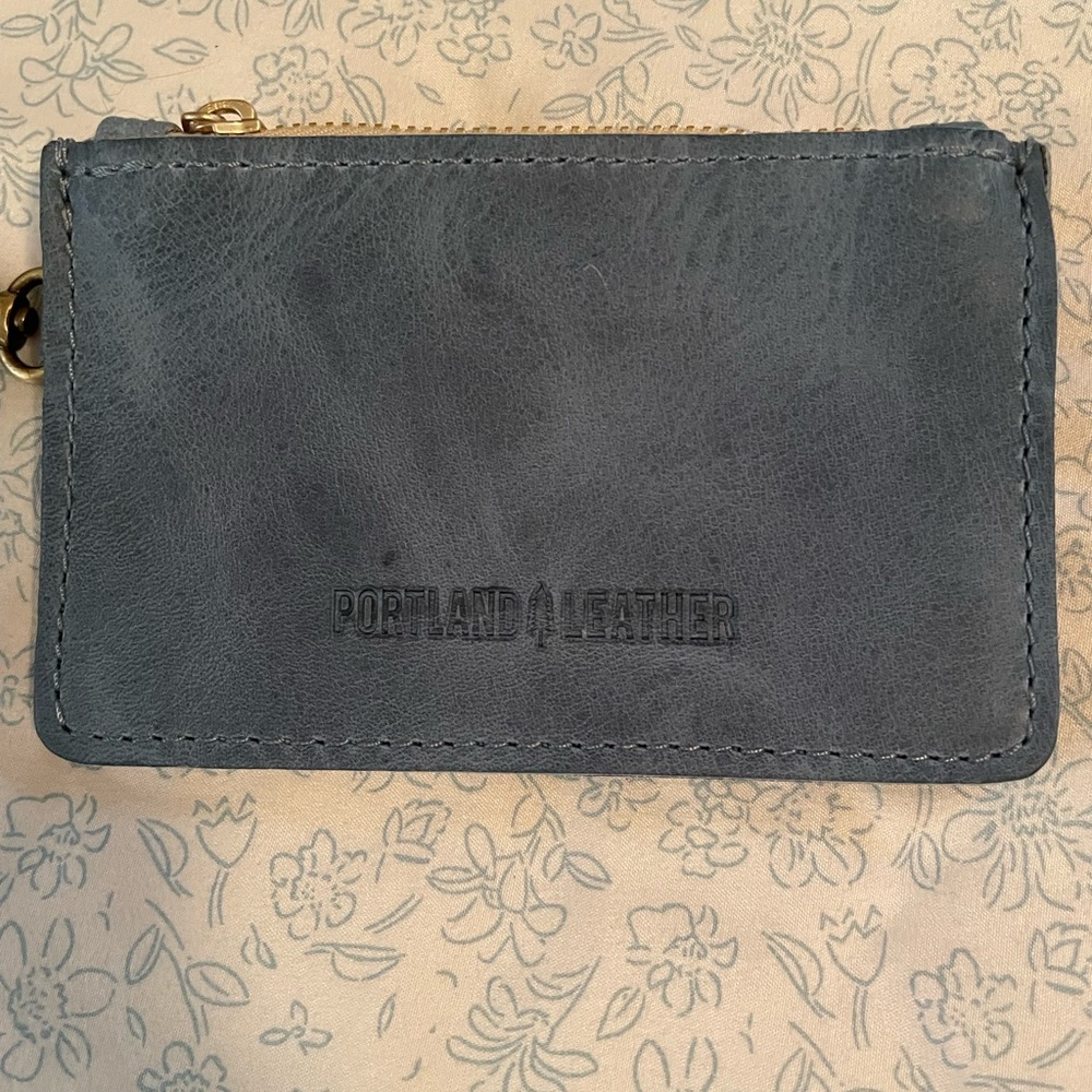 Portland Leather Blue zip zap